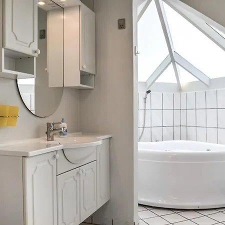 Gorgeous In With Kitchen Hals