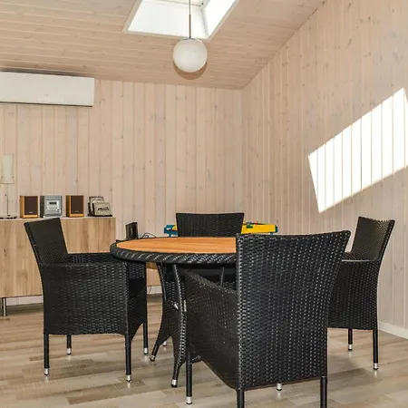 Feriehus Gorgeous In With Kitchen Hals